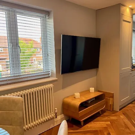 A Luxury 2 Bedroom Apartment Barnet Exterior photo