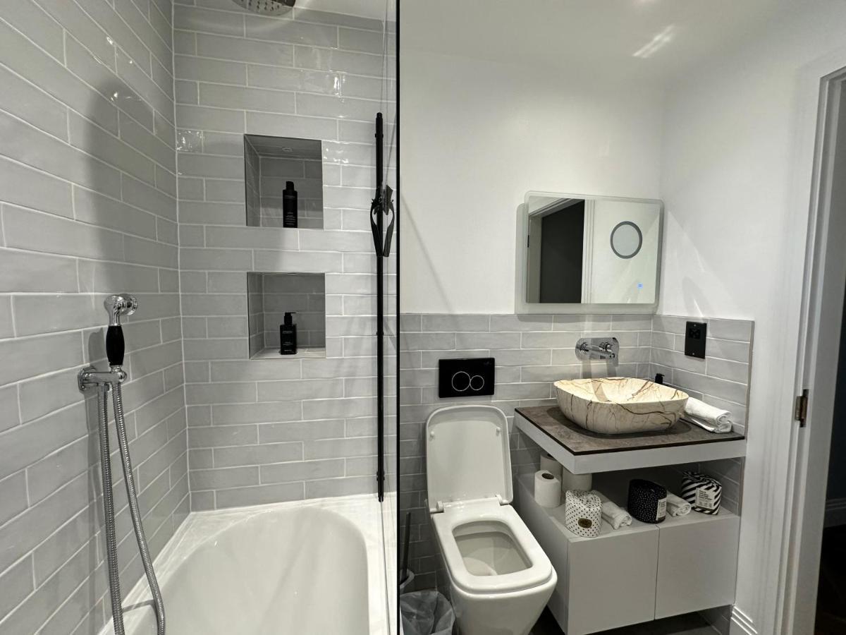 A Luxury 2 Bedroom Apartment *